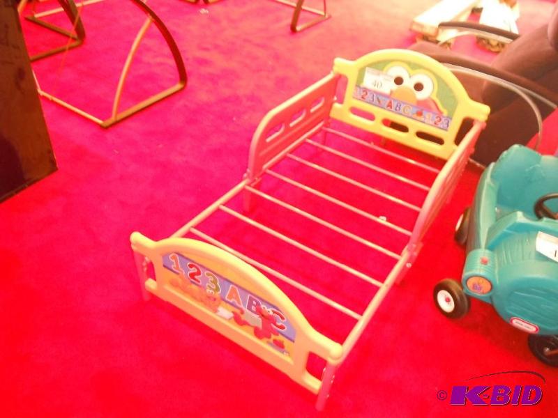lot 40 image: Sesame Street Elmo Childrens Bed Frame...