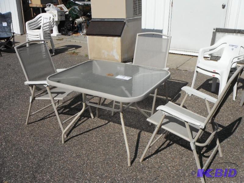 lot 7 image: A Patio set with a 39.5&quotx35&quotx28&quo...