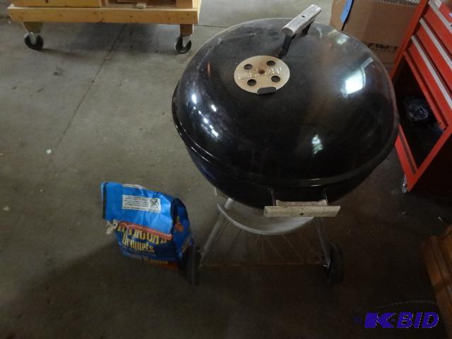 Weber Kettle, Brush, Charcoal, very little us...