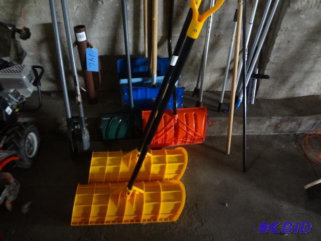 Lot of Snow Shovels(7), its almost the seaso...