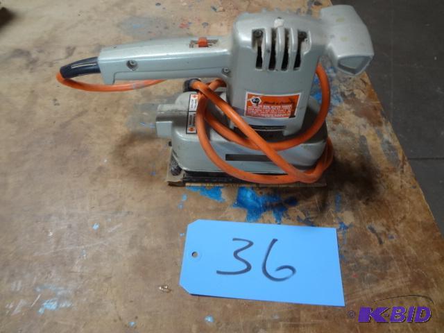 Black and Decker Dual Action Sander...