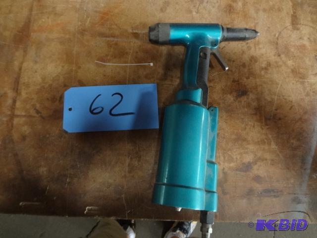 Pneumatic Pop Riveter...