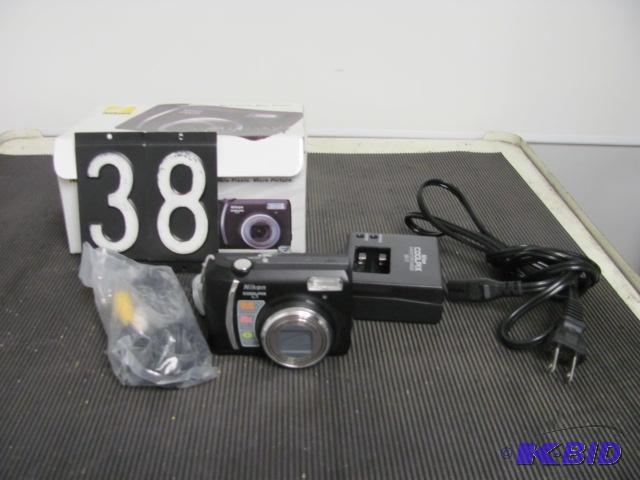 lot 38 image: Nikon coolpix L1 digital camera. This unit is...