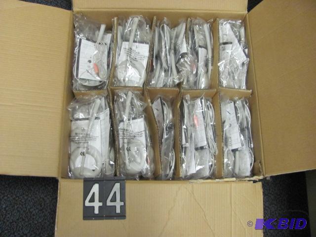 lot 44 image: Lot of 50 labtech computer microphones. New i...