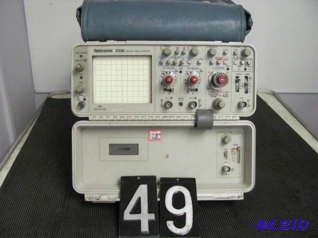 lot 49 image: Tektronix 2336 100MHz oscilloscope. This unit...