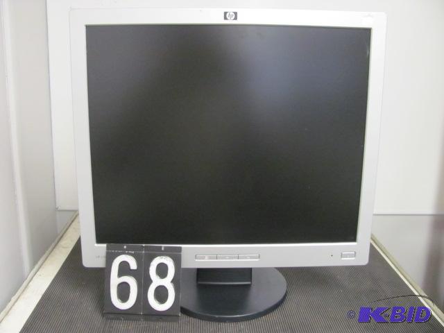 lot 68 image: HP L1906 19" LCD monitor. This unit is t...
