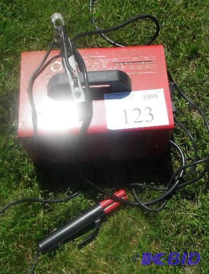 lot 123 image: Merlin Hobby Type Arc-Welding Machine, 120V, ...