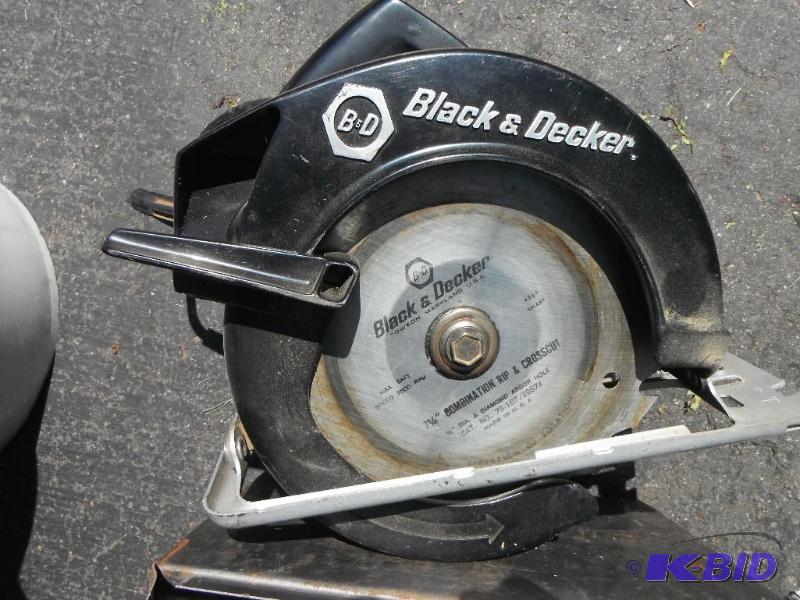 lot 195 image: Black & Decker Circular Saw 1 12HP, 9.0 ...
