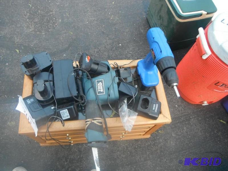 lot 201 image: 1 Drill, 6 Batteries, 5 Chargers, 1 Saw...