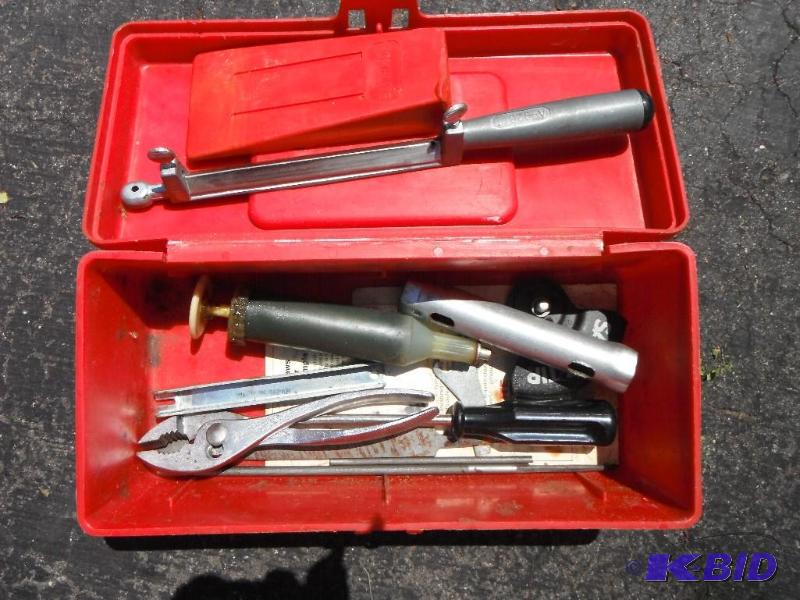lot 203 image: Chain Saw with Sharpening Kit...