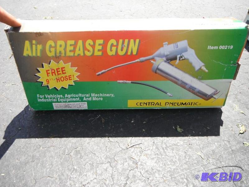 lot 205 image: Central Pneumatic Air Grease Gun...