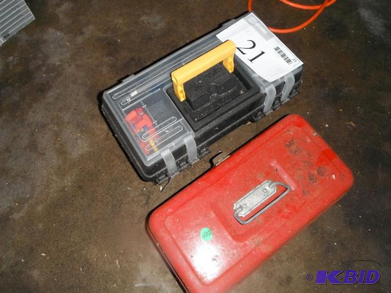 lot 21 image: 2 Toolboxes filled with an assortment of scre...