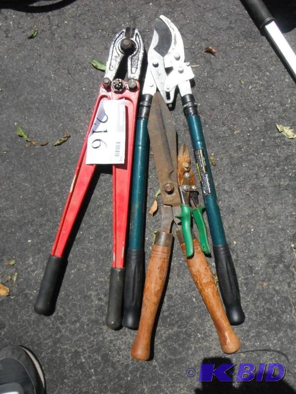 lot 216 image: 1 Bolt Cutter, 2 Bush Trimmers, 1 Hand Trimme...