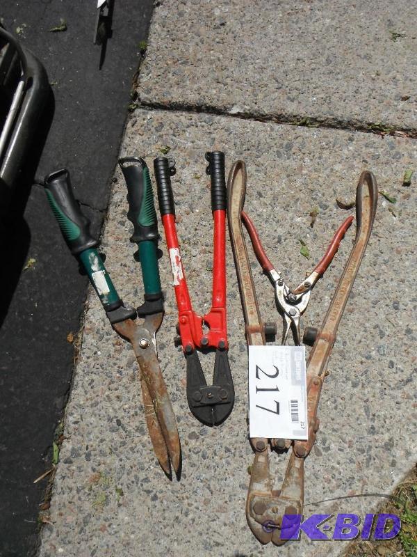 lot 217 image: 2 Bolt Cutters, 1 Bush Trimmer, 1 Hand Trimme...