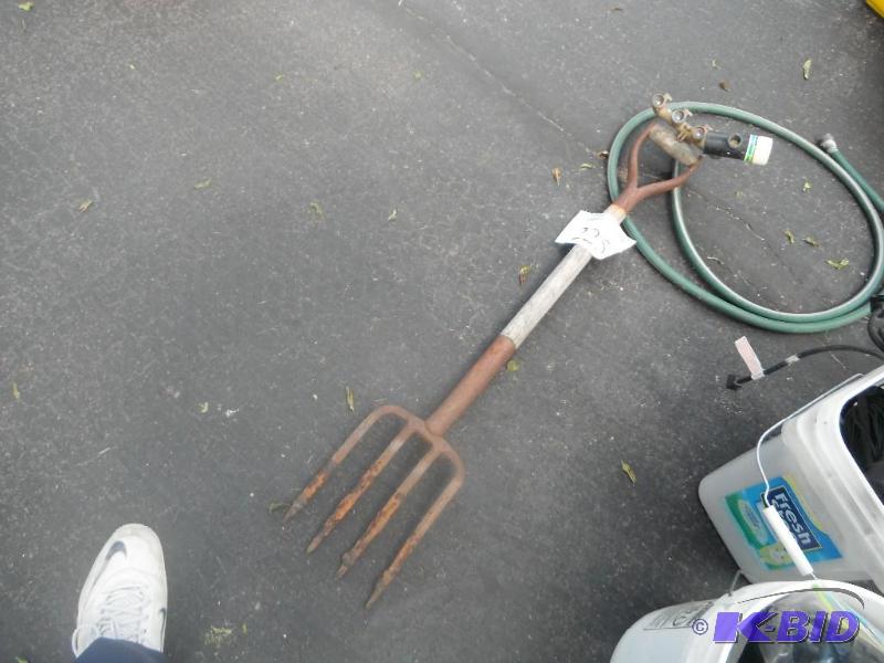 lot 225 image: Home Made Garden Waterer ...