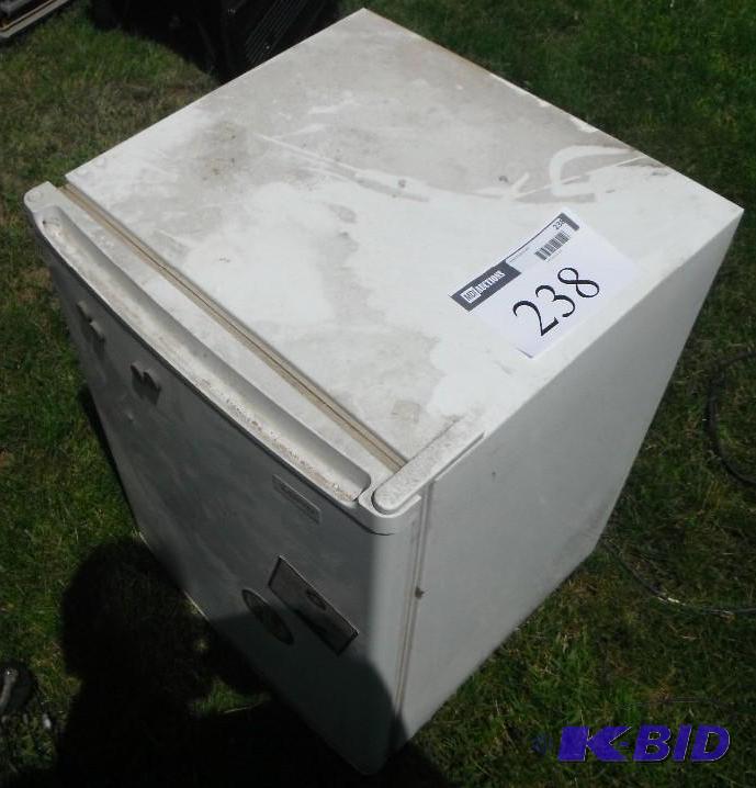 lot 238 image: Sanyo Model # SR-2570W, Power Suppply 120 Vol...