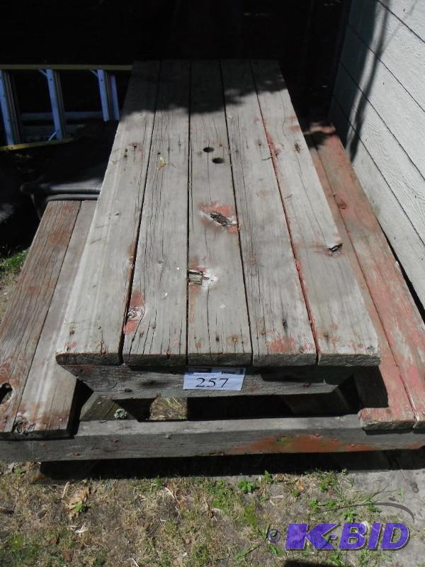 lot 257 image: 73&quotx54&quotx38.5" Picnic table...