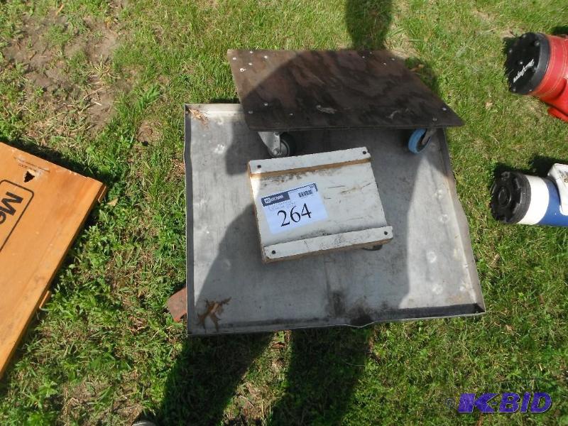 lot 264 image: Metal 22&quotx27" and Wood 22&quotx20&...