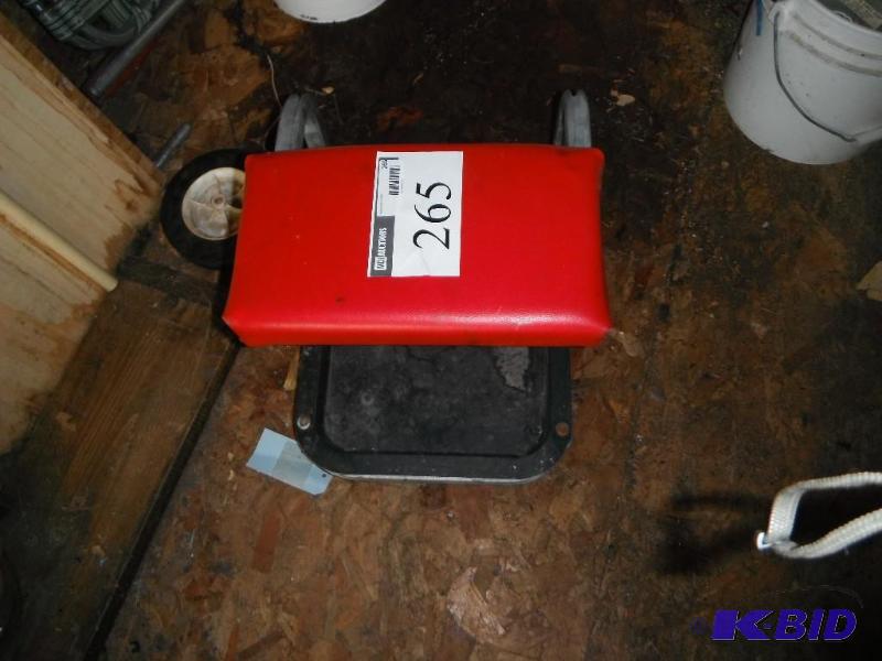lot 265 image: Creeper Seat Rolling Stool Tool Tray...
