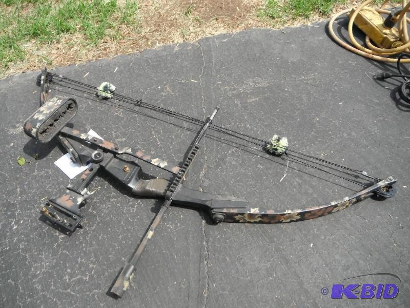 lot 2A image: HoytEaston Camouflage Compound Bow ...