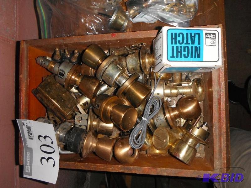 lot 303 image: Box of assorted Door Handles ...