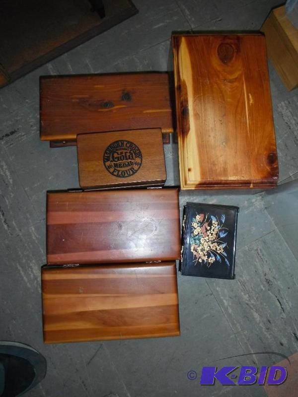 lot 322 image: 6 Jewelry boxes...