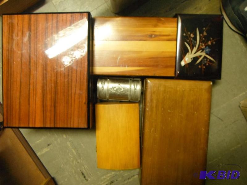 lot 323 image: 6 Jewelry boxes...