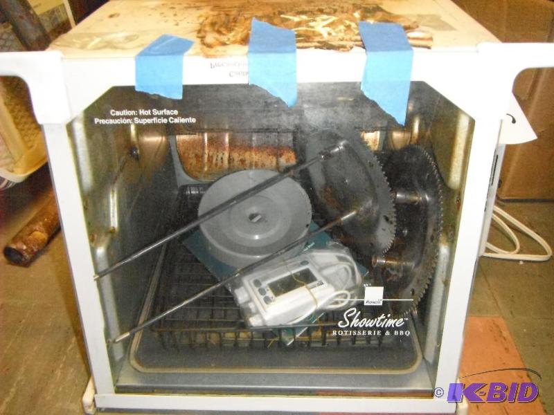 lot 332 image: Showtime Rotisserie & BBQ...