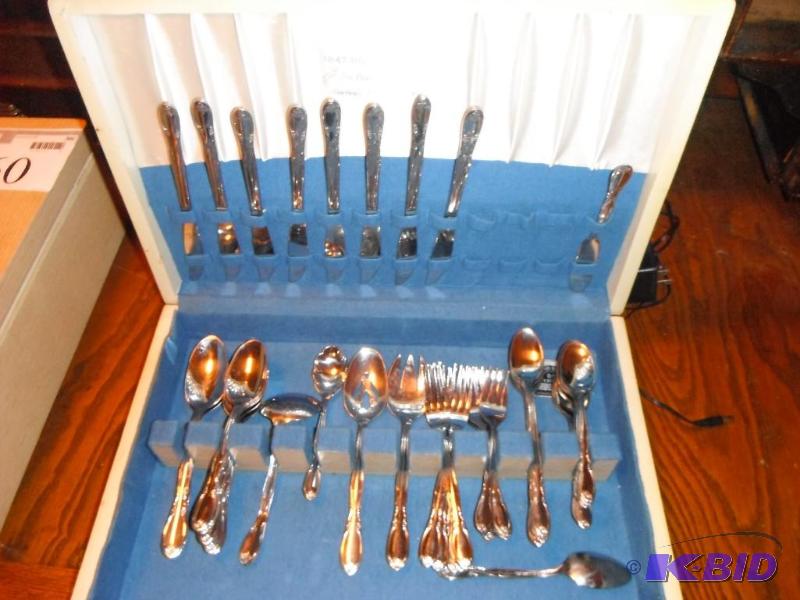 lot 361 image: Incomplete set of Silverware ...