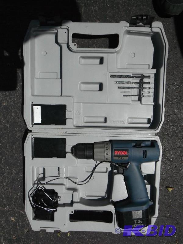 lot 53 image: Ryobi&nbspCordless Drill, 7.2V, .38" ke...
