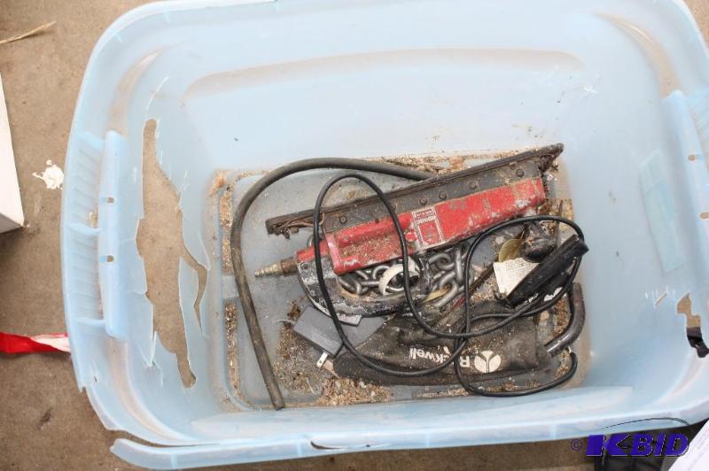 lot 74 image: Box Lot with Rodac&nbspStraight Line Sander...
