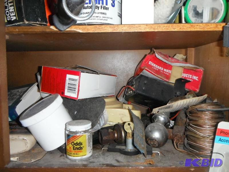 lot 81 image: 3 Shelves with various items including Lightw...