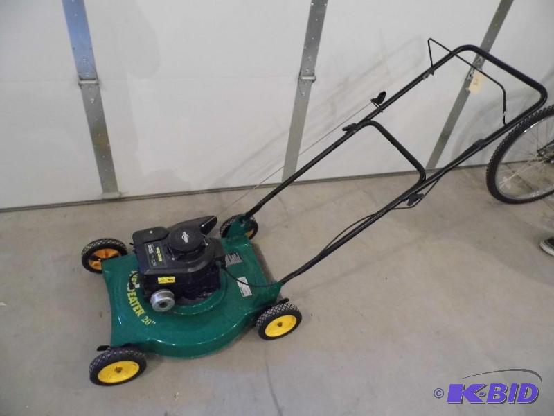 lot 2 image: Weedeater Lawnmower