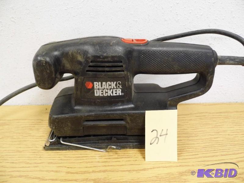 lot 24 image: Black & Decker Sander