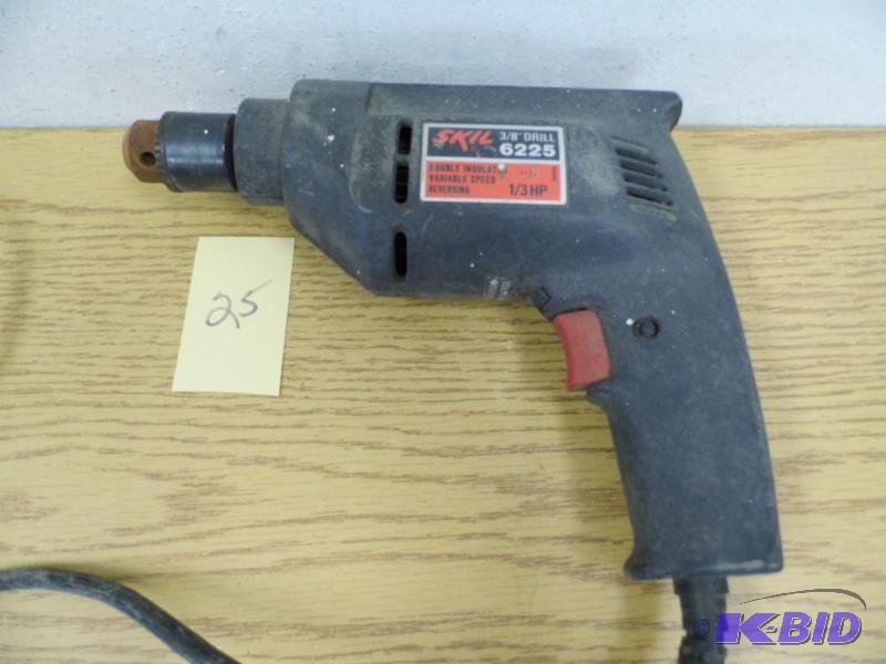 lot 25 image: Skil 38 Drill