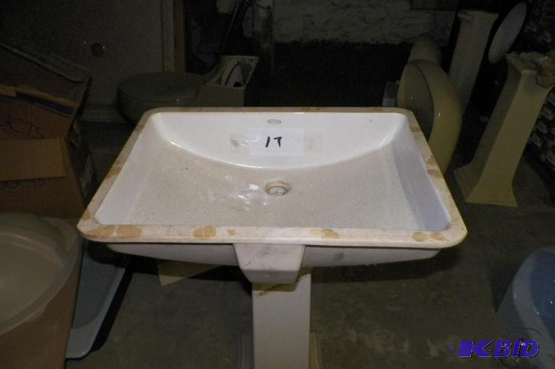 lot 17 image: Kohler Sink