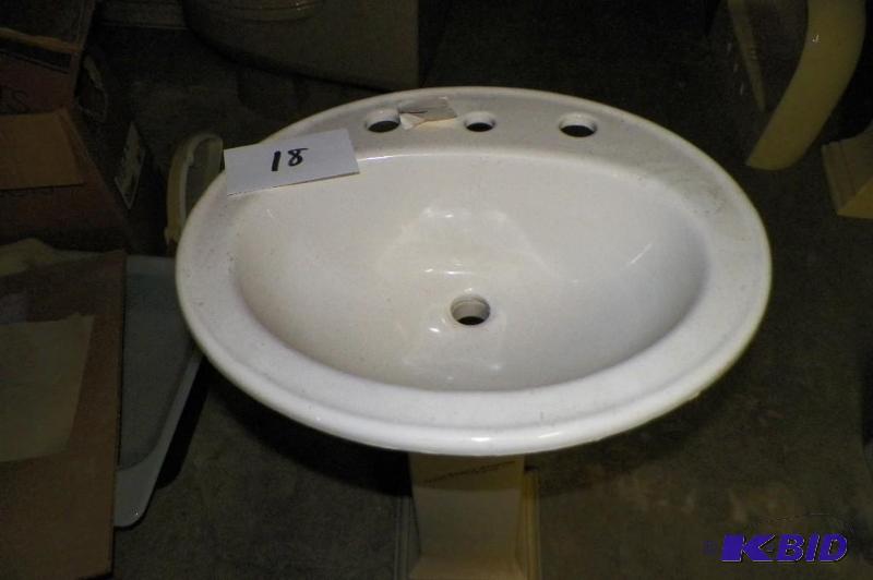 lot 18 image: Kohler Sink