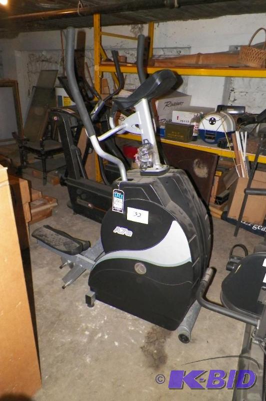 lot 32 image: 940El Elliptical Trainer A78