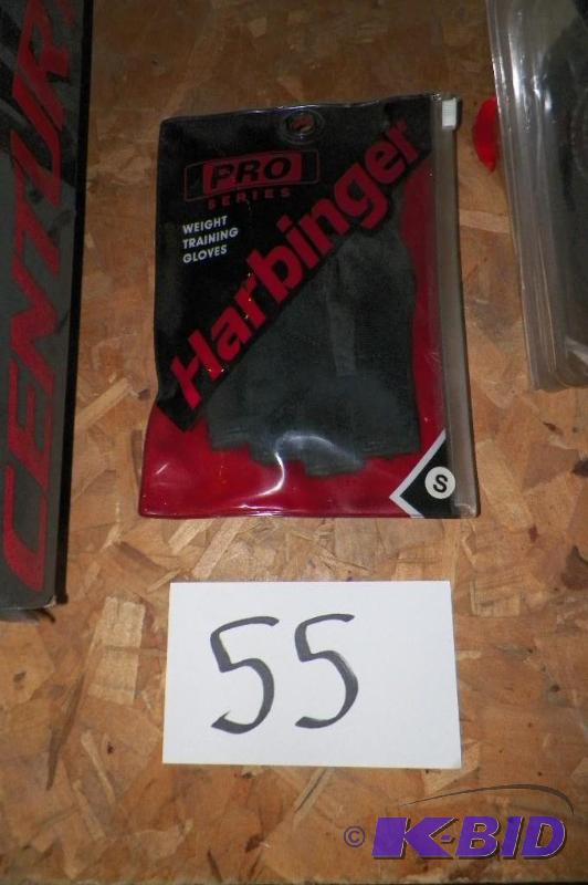 lot 55 image: Harbinger small weight training gloves