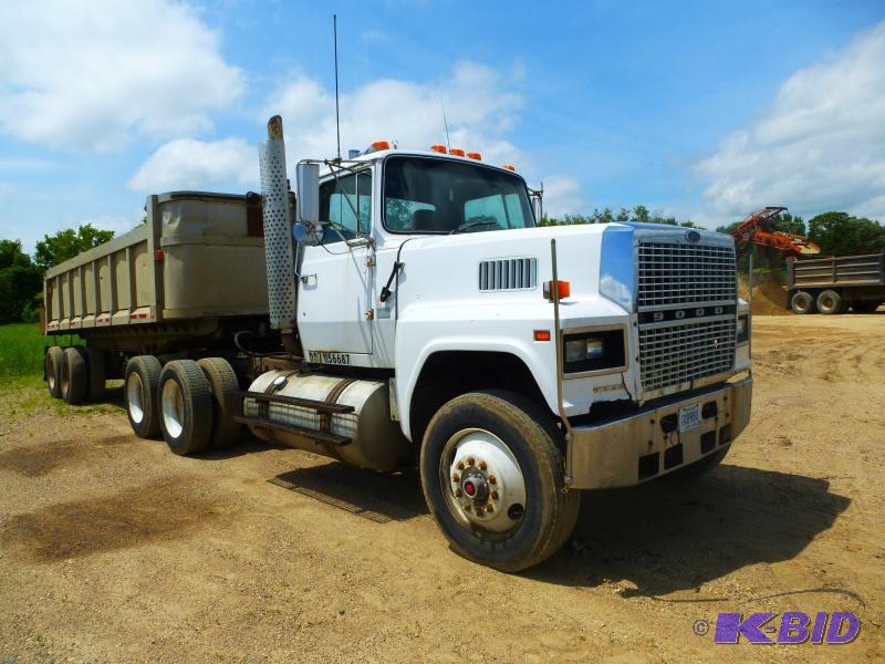 1989 Ford LTL 9000 Has 3406 Cat Diesel engin...