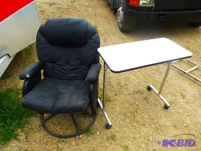 Salon chair and grooming table &nbsp...