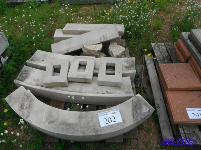 Pallet Lot of Assorted Pavers - Different Siz...