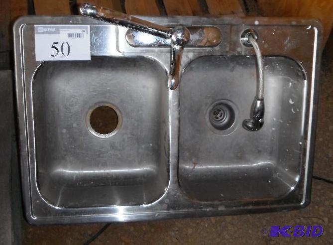 Moen Sink with Faucet and Sprayer...