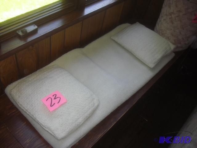 48 x 60 in Polyester Window pad.. With 2 pill...