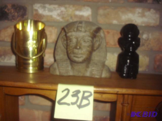 Misc. Decorative items as pictured. Looks lik...