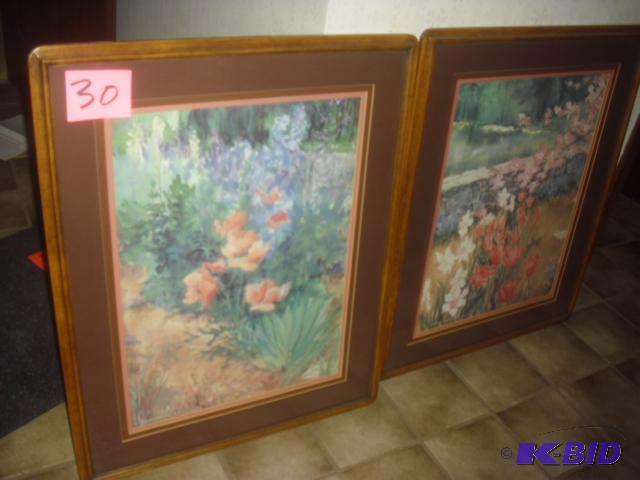 2 Very nice Floral pictures.. Nicely framed. ...
