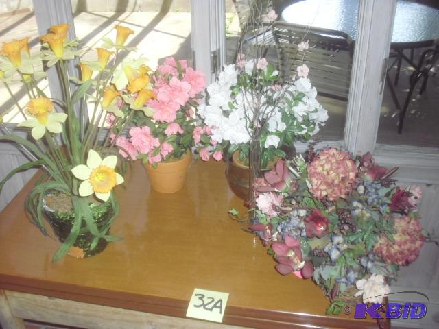 5 nice floral arrangements.. 1 daffodil, 2 Az...