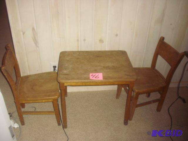 Childrens table.. Solid Wood.. VERY SOLID.. 2...