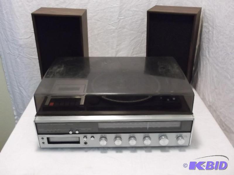 Vintage JC Penney brand stereo with speakers ...