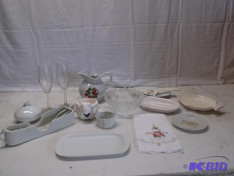 Large lot of glass &amp ceramic items all ap...